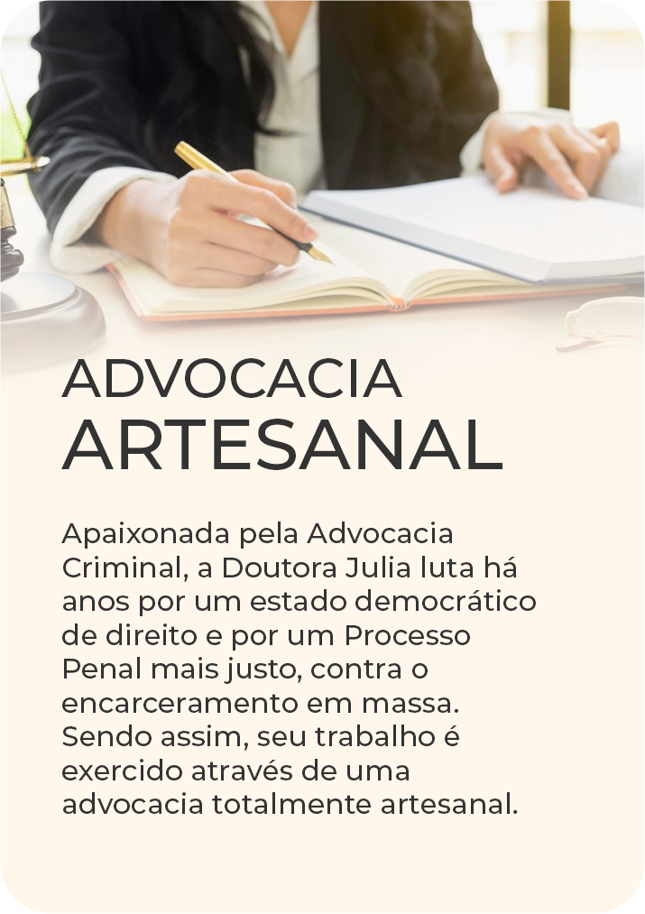 Advocacia artesanal - uma mulher escrevendo a proprio punha em um caderno